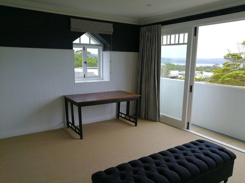 Balcony paneling and windows in Vaulcuse